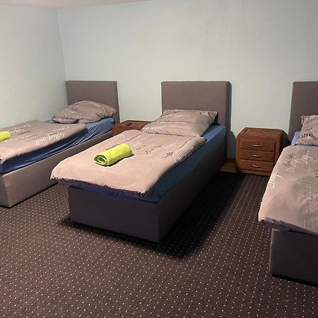 Chambre Avec 3 Lits Treviri Esterno foto